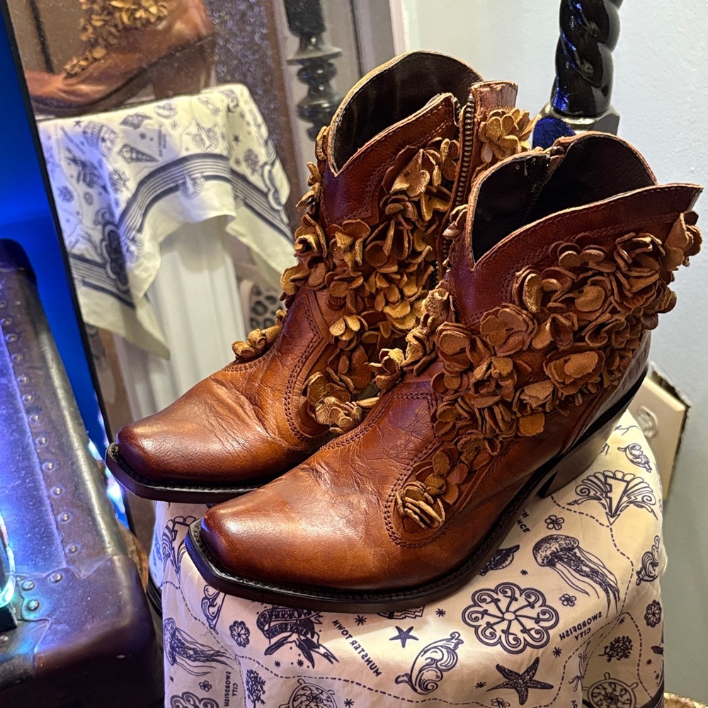 Artisan Floral Appliqué Leather Ankle Boots - Brown